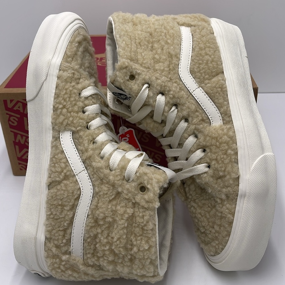 Vans WMNS Sk8-Hi Tapered Sneakers Sk8-Hi Tapered
Cozy Hug Mojave Desert
Sherpa - Picture 11 of 16